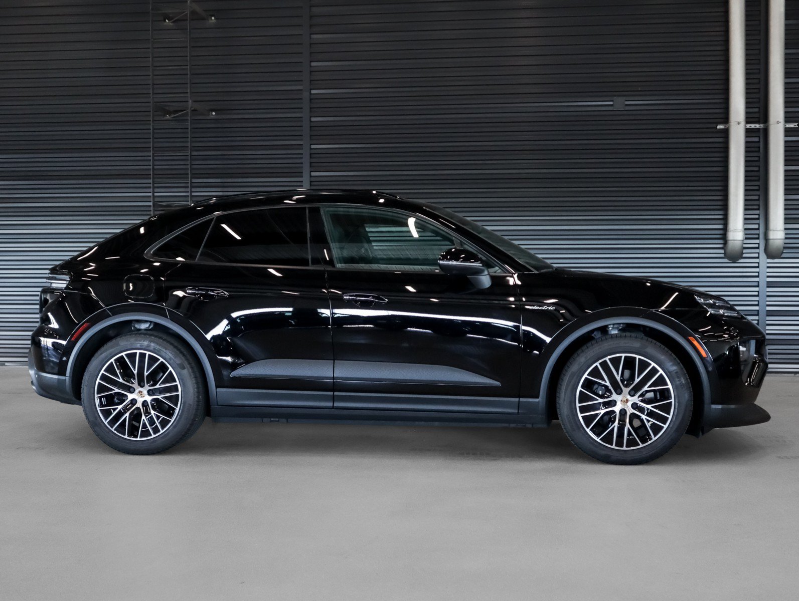 Certified 2026 Porsche Macan Electric RWD image 11