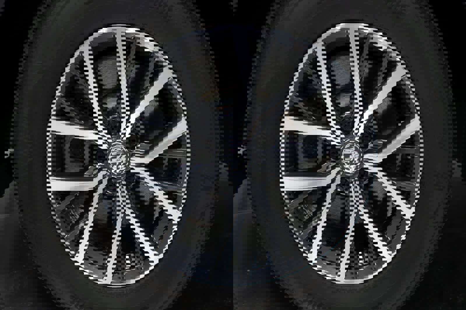 Used 2019 Volkswagen Tiguan SE w/ Panoramic Sunroof Package image 12