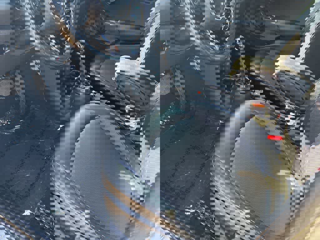 Used 2015 MINI Cooper 4-Door Hardtop image 7