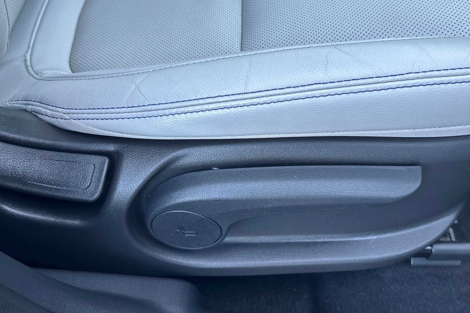 Used 2023 Hyundai Kona Limited w/ Cargo Package image 21