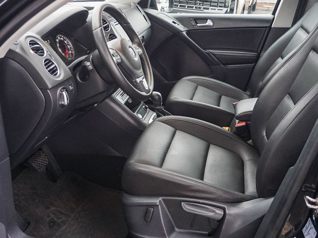 Used 2017 Volkswagen Tiguan S FWD image 18