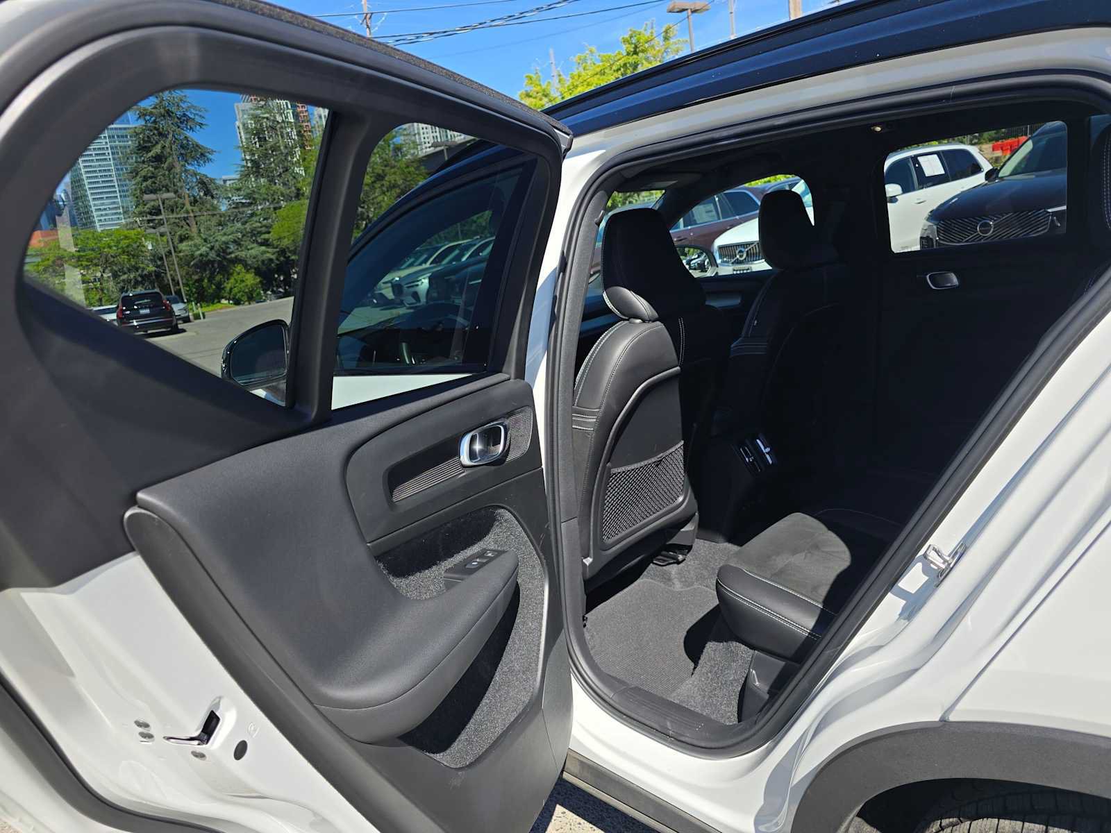Used 2021 Volvo XC40 T5 R-Design AWD/4WD image 16