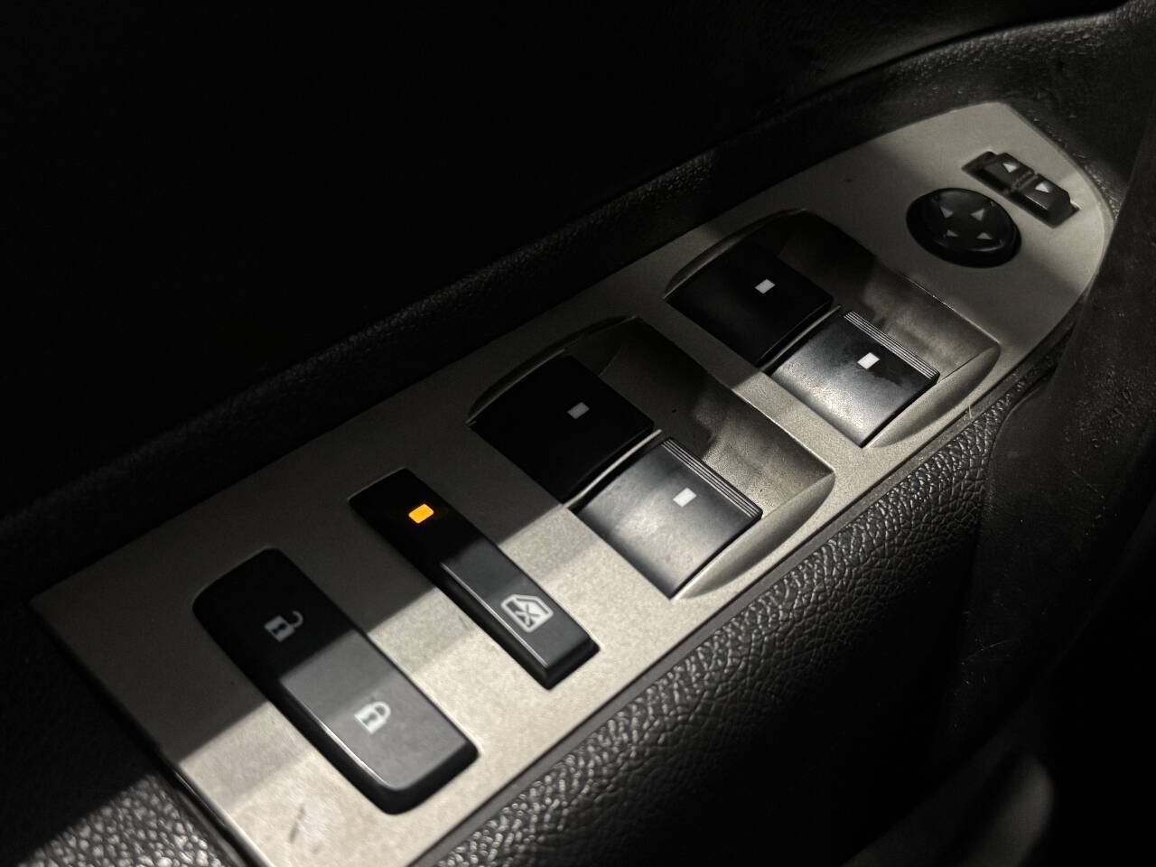 Used 2011 Chevrolet Silverado 2500 LT AWD/4WD image 24