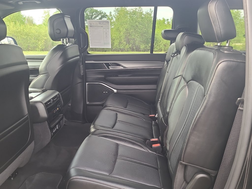 Used 2024 Jeep Wagoneer Series II AWD/4WD image 37