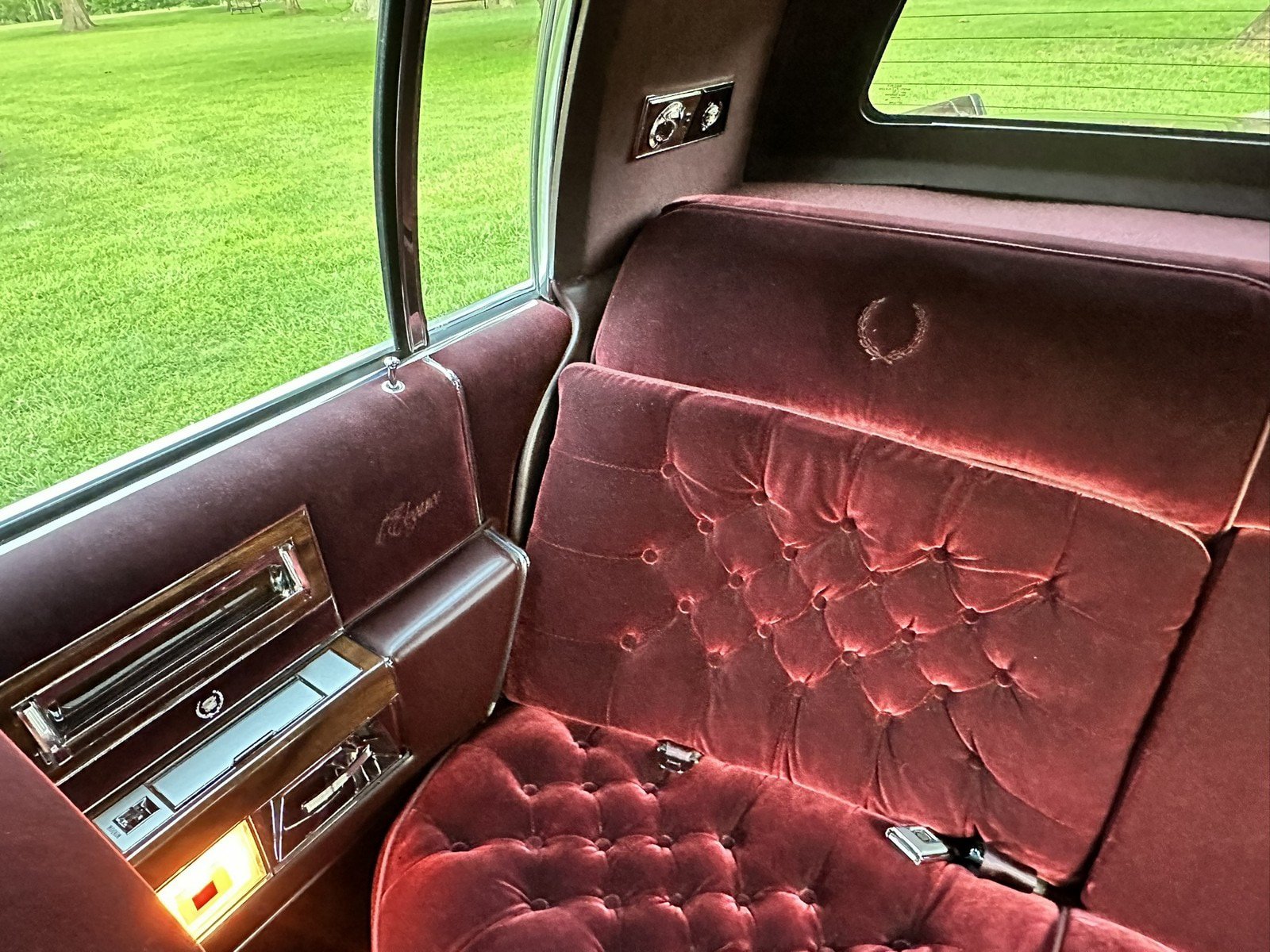 Used 1987 Cadillac Brougham RWD image 17
