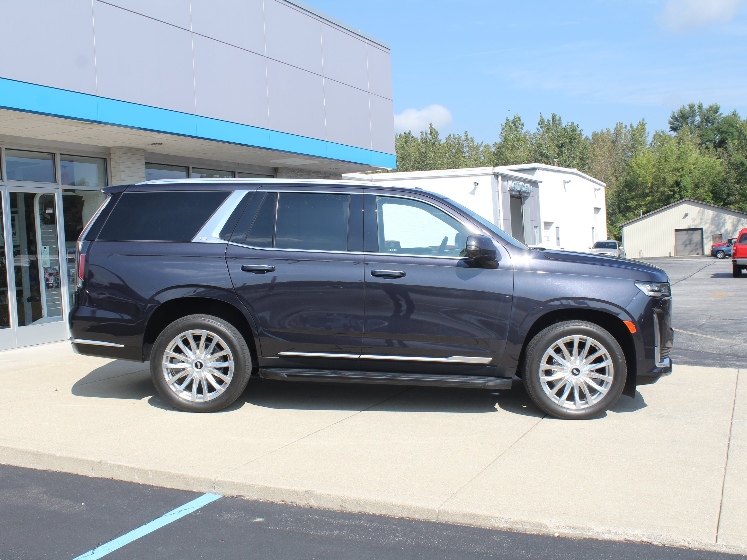 Used 2023 Cadillac Escalade Premium Luxury w/ Performance Package AWD/4WD image 7