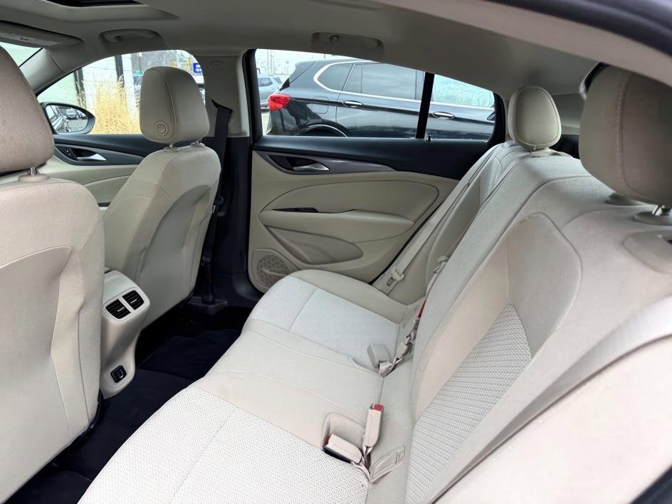 Used 2018 Buick Regal Preferred w/ Sights and Sounds Package image 8