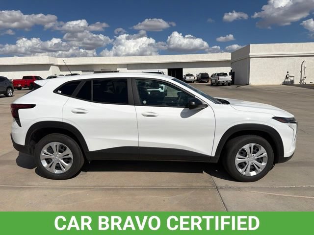 Used 2026 Chevrolet Trax LS FWD image 2