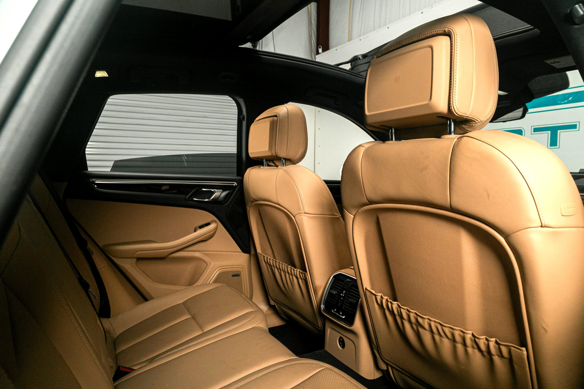 Used 2019 Porsche Macan w/ Premium Package Plus image 8