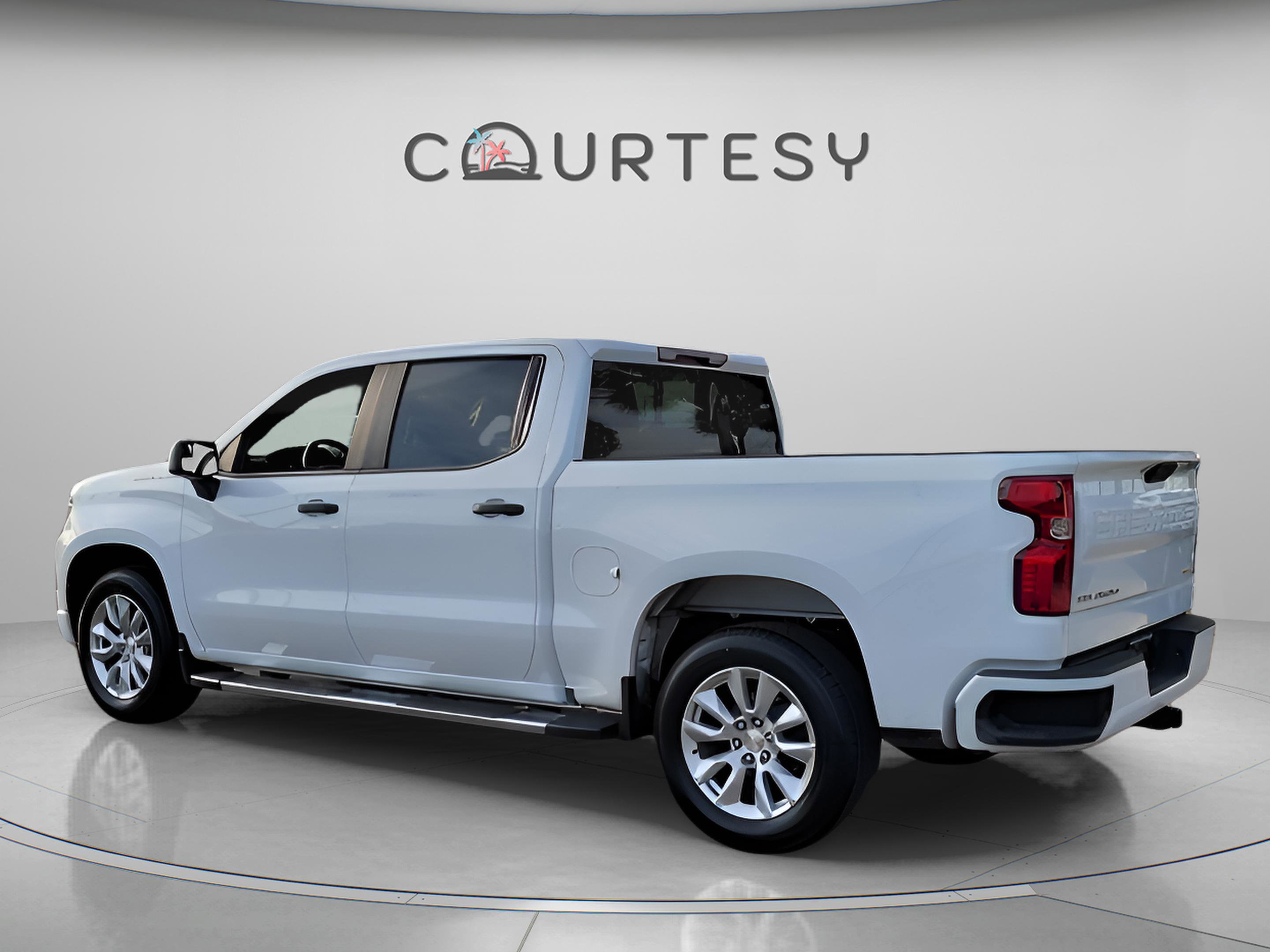 Used 2022 Chevrolet Silverado 1500 Custom image 3