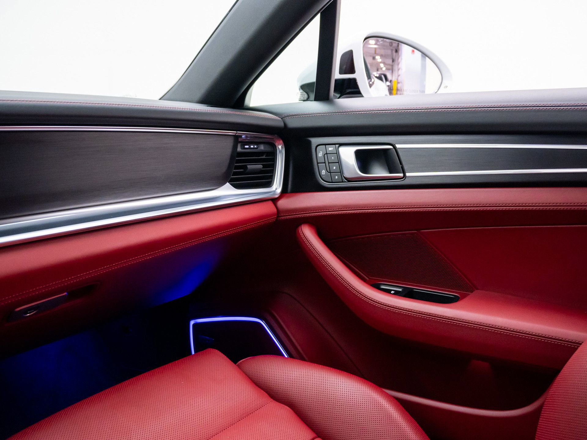 Certified 2023 Porsche Panamera 4 Platinum Edition AWD/4WD image 32