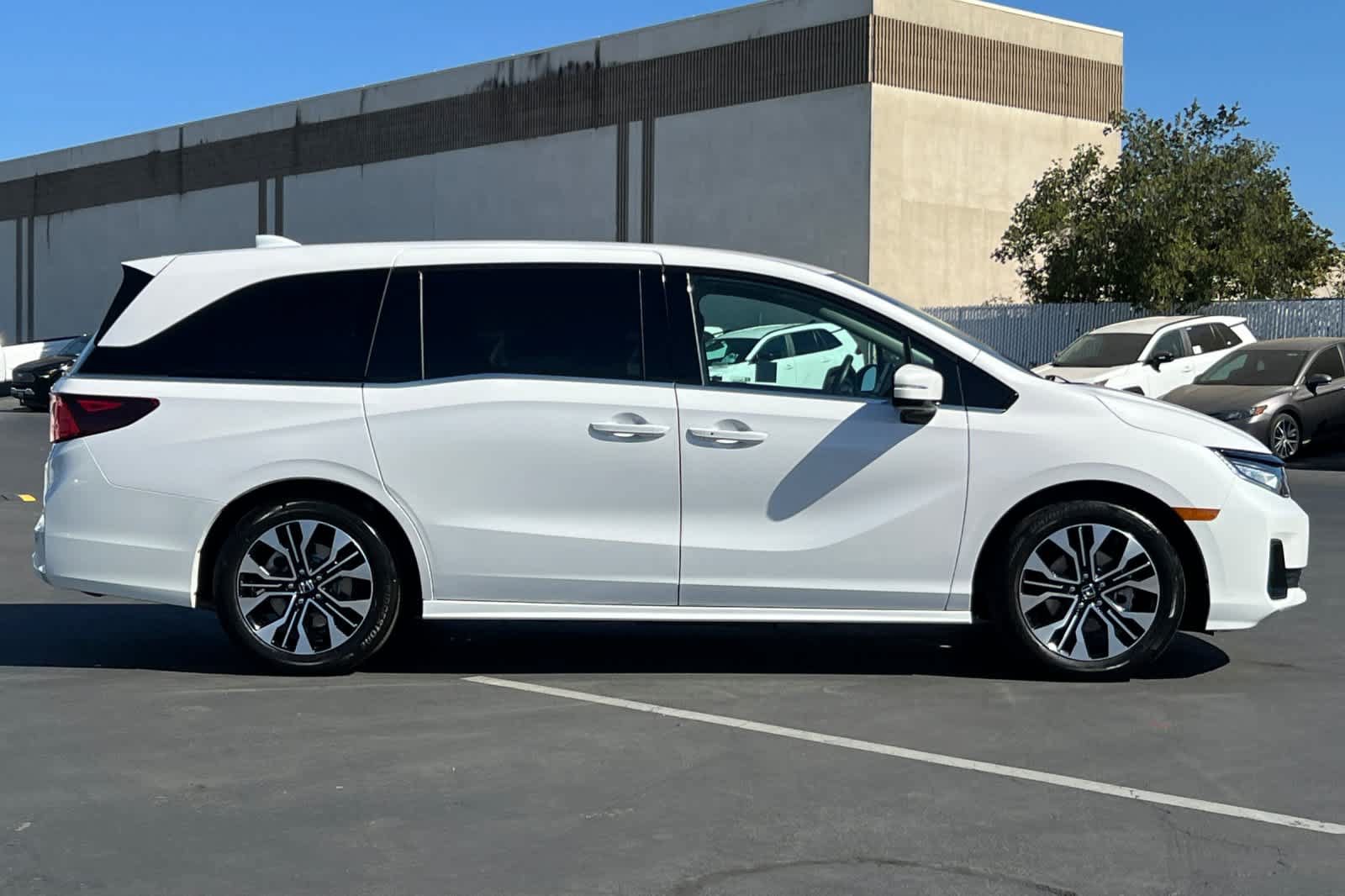 Used 2025 Honda Odyssey Elite image 6