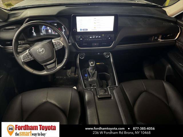 Certified 2025 Toyota Grand Highlander AWD image 14