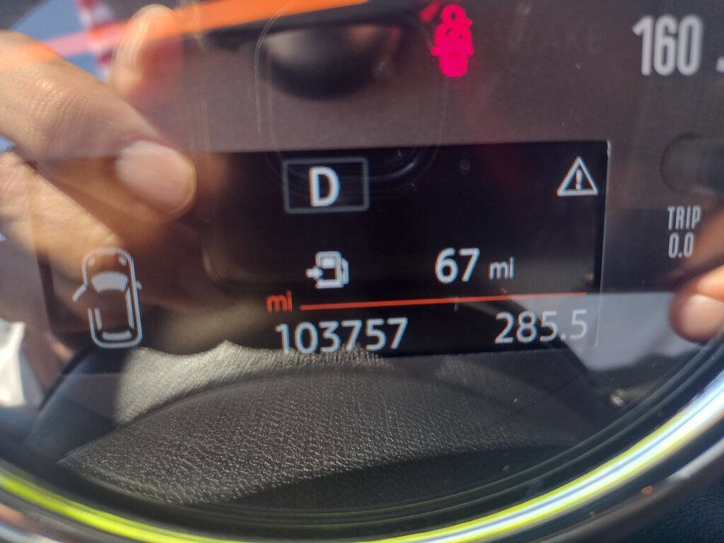 Used 2019 MINI Cooper 4-Door Hardtop w/ Storage Package image 12