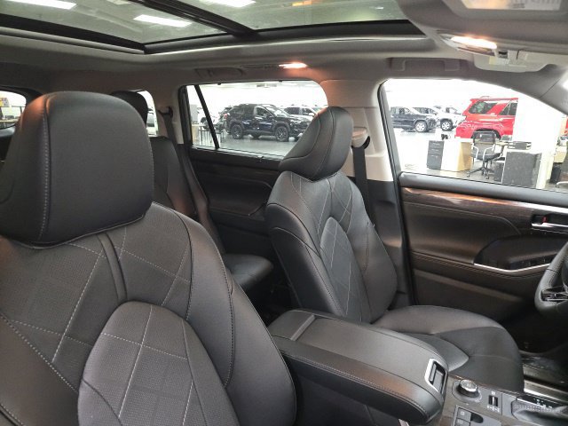 New 2026 Toyota Highlander Platinum AWD/4WD image 10