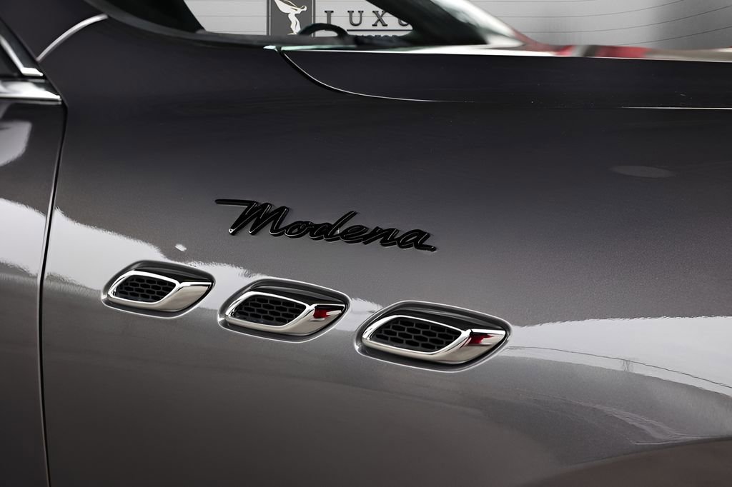 Used 2023 Maserati Levante Modena AWD/4WD image 12