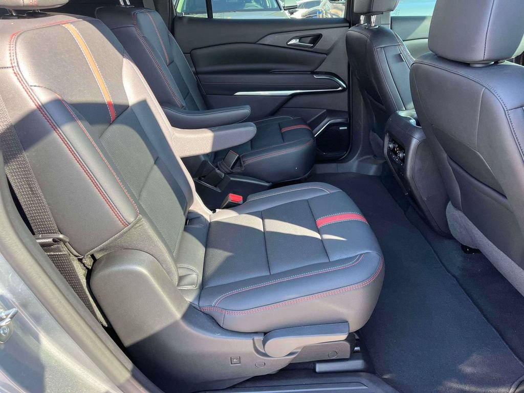 Used 2024 Chevrolet Traverse RS FWD image 10
