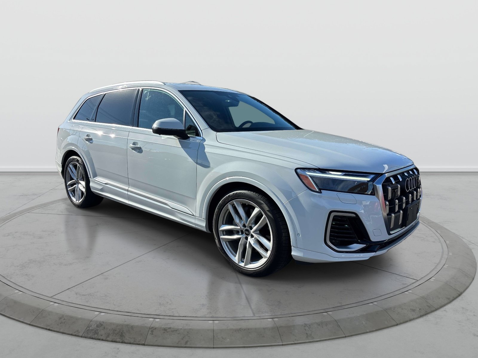 Used 2025 Audi Q7 3.0T Premium Plus AWD/4WD image 2