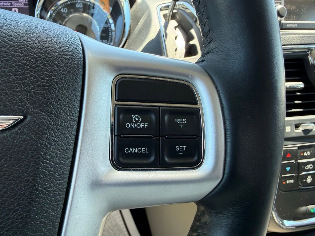Used 2015 Chrysler Town & Country Touring w/ Driver Convenience Group FWD image 19