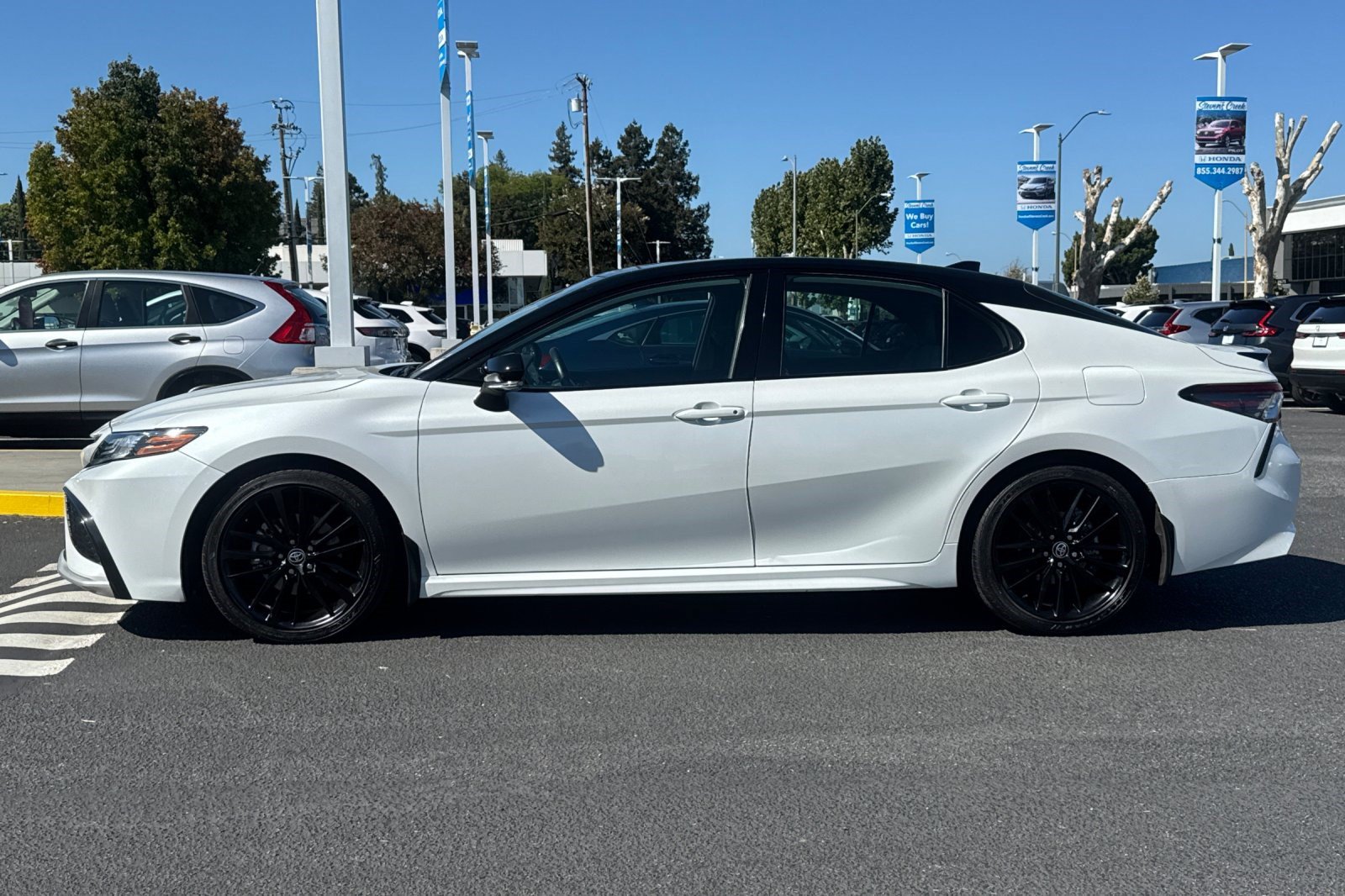 Used 2023 Toyota Camry XSE FWD image 2