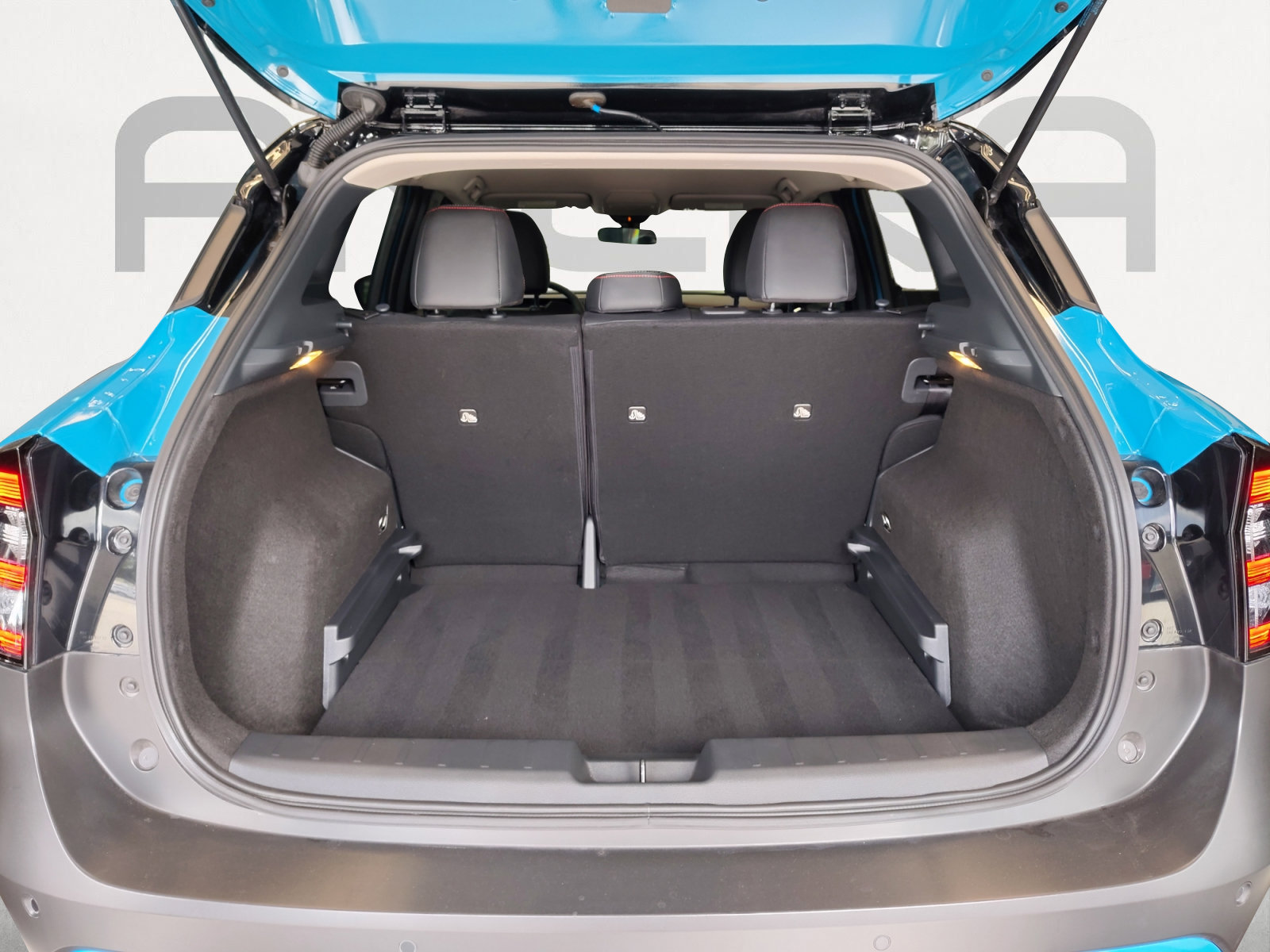 Used 2025 Nissan Kicks SR FWD image 13