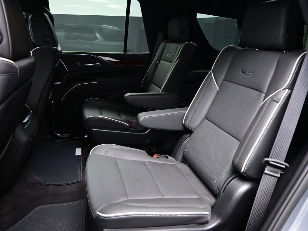 Used 2024 Cadillac Escalade Premium Luxury w/ Performance Package image 28