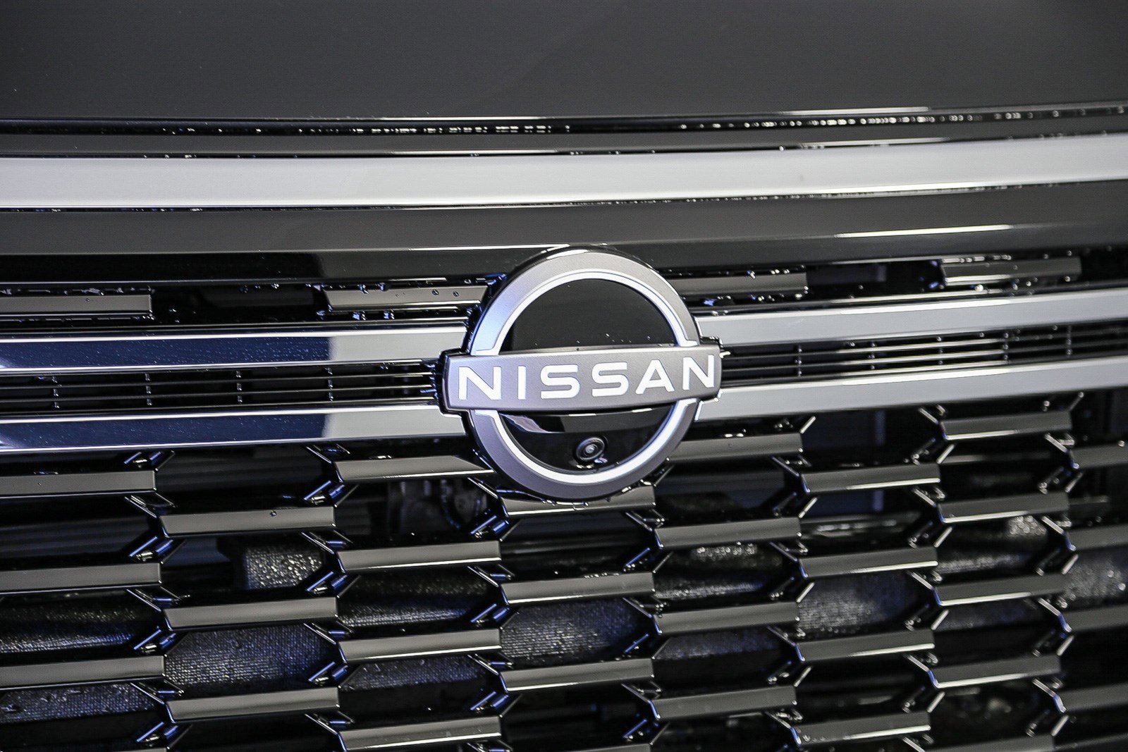 New 2025 Nissan Armada SL w/ Captain's Chari Seat Package image 6