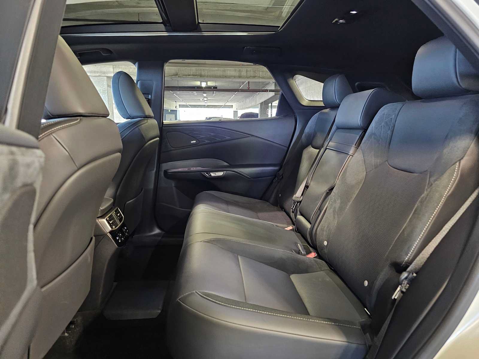 Used 2025 Lexus RX 450h AWD w/ Convenience Package image 28
