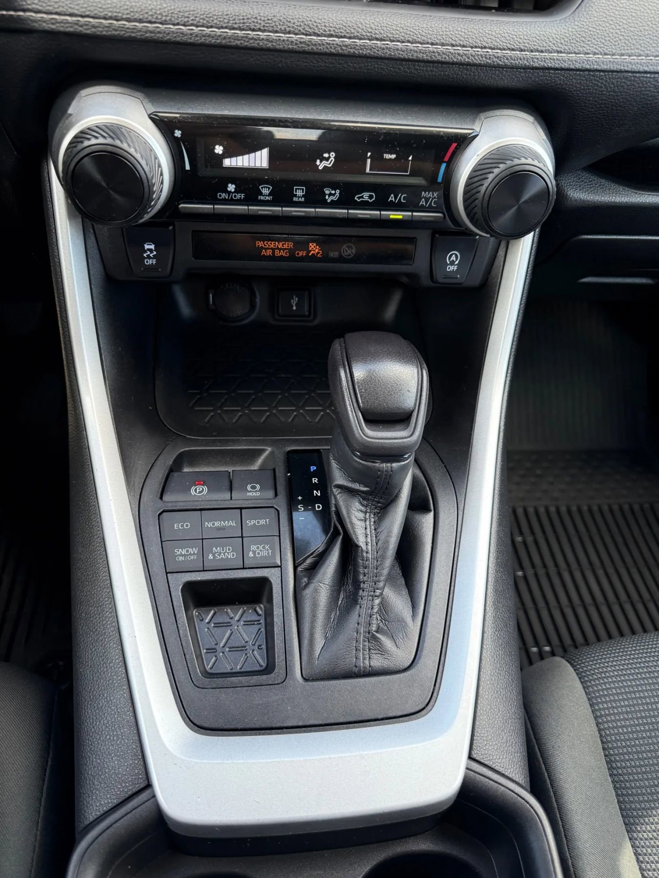 Used 2021 Toyota RAV4 LE image 25