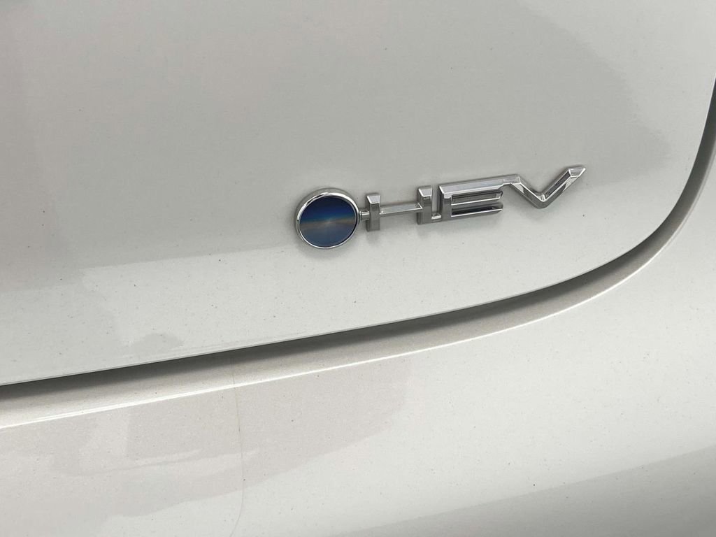 Used 2025 Toyota Prius LE FWD image 11