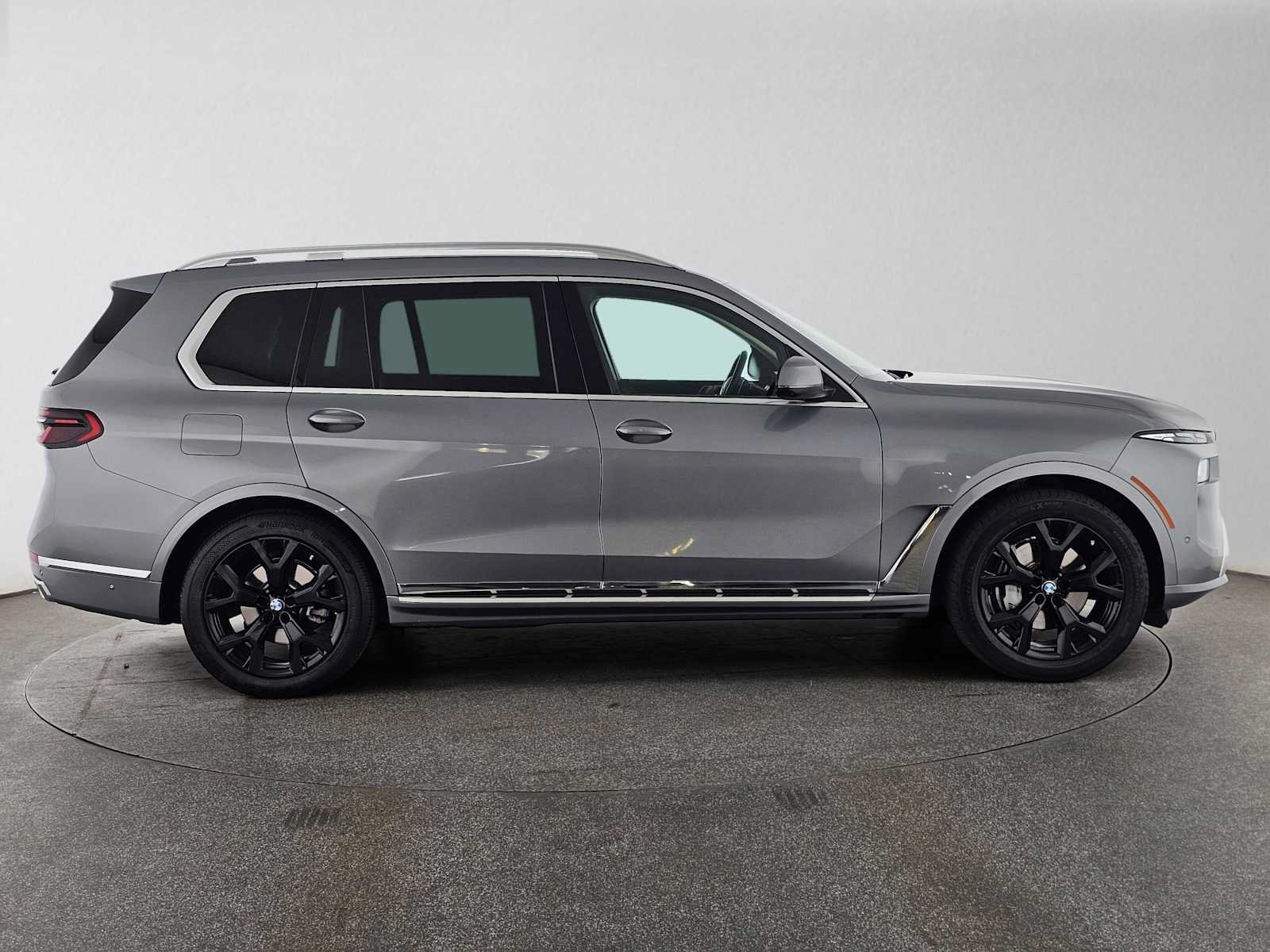 Used 2025 BMW X7 xDrive40i AWD/4WD image 2