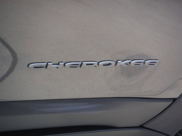 Used 2022 Jeep Cherokee Trailhawk w/ Comfort/Convenience Group AWD/4WD image 13