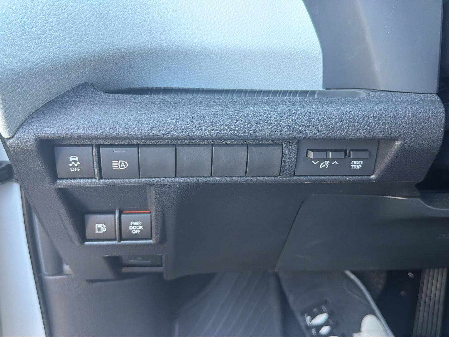 Certified 2026 Toyota Sienna XLE FWD image 23