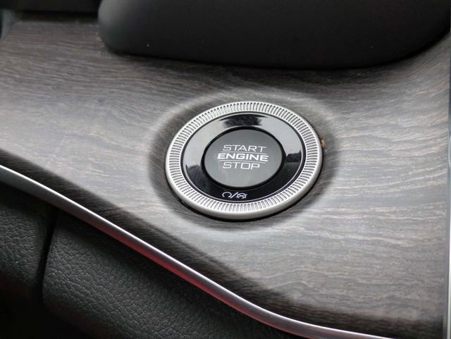 Used 2021 Jeep Grand Cherokee L Overland w/ Luxury Tech Group IV RWD image 32