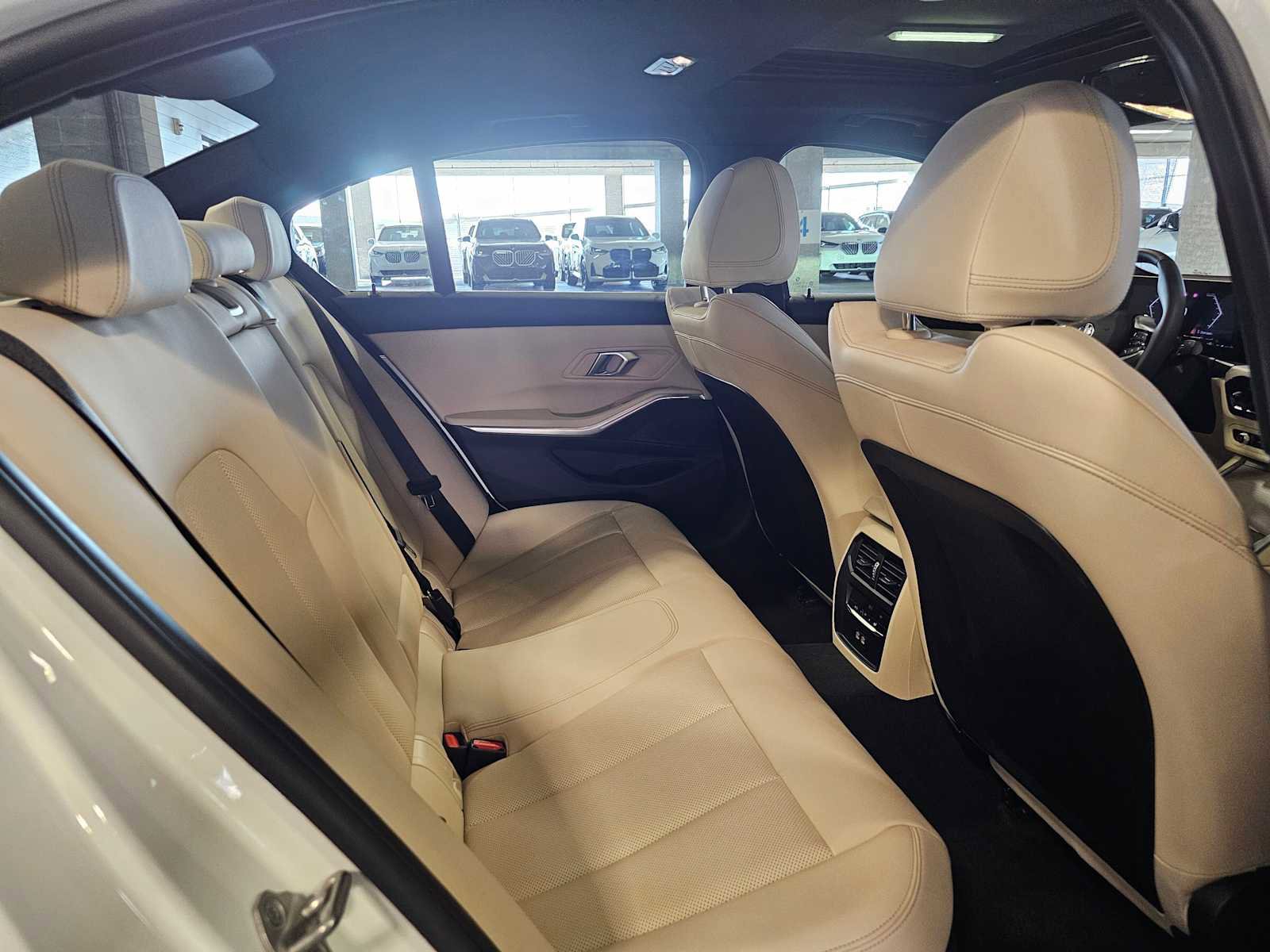 Used 2025 BMW 330i xDrive 330i xDrive w/ Premium Package image 40