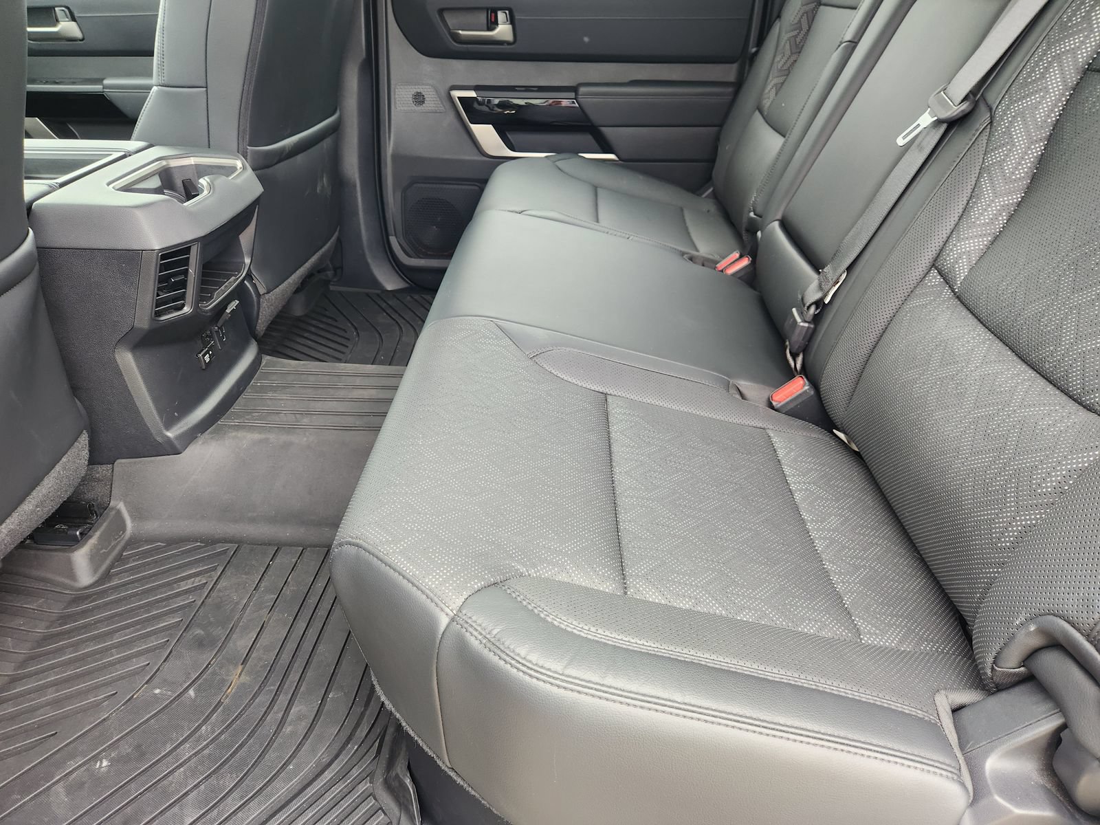 Used 2024 Toyota Tundra Limited AWD/4WD image 34