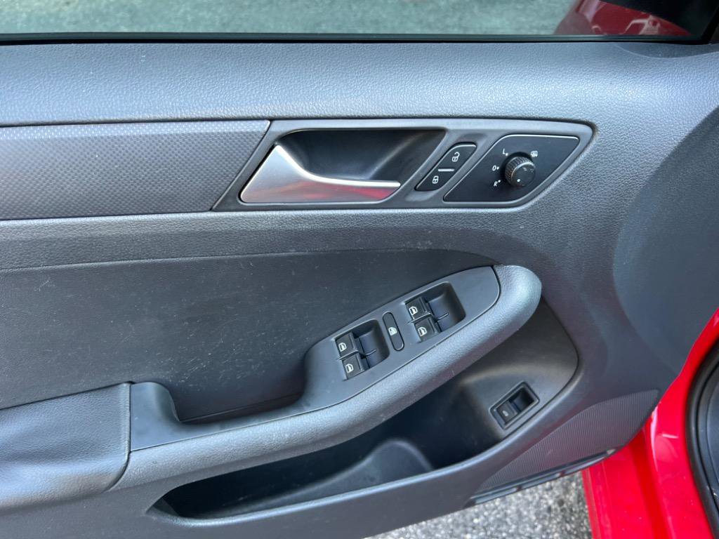 Used 2013 Volkswagen Jetta Sedan image 9