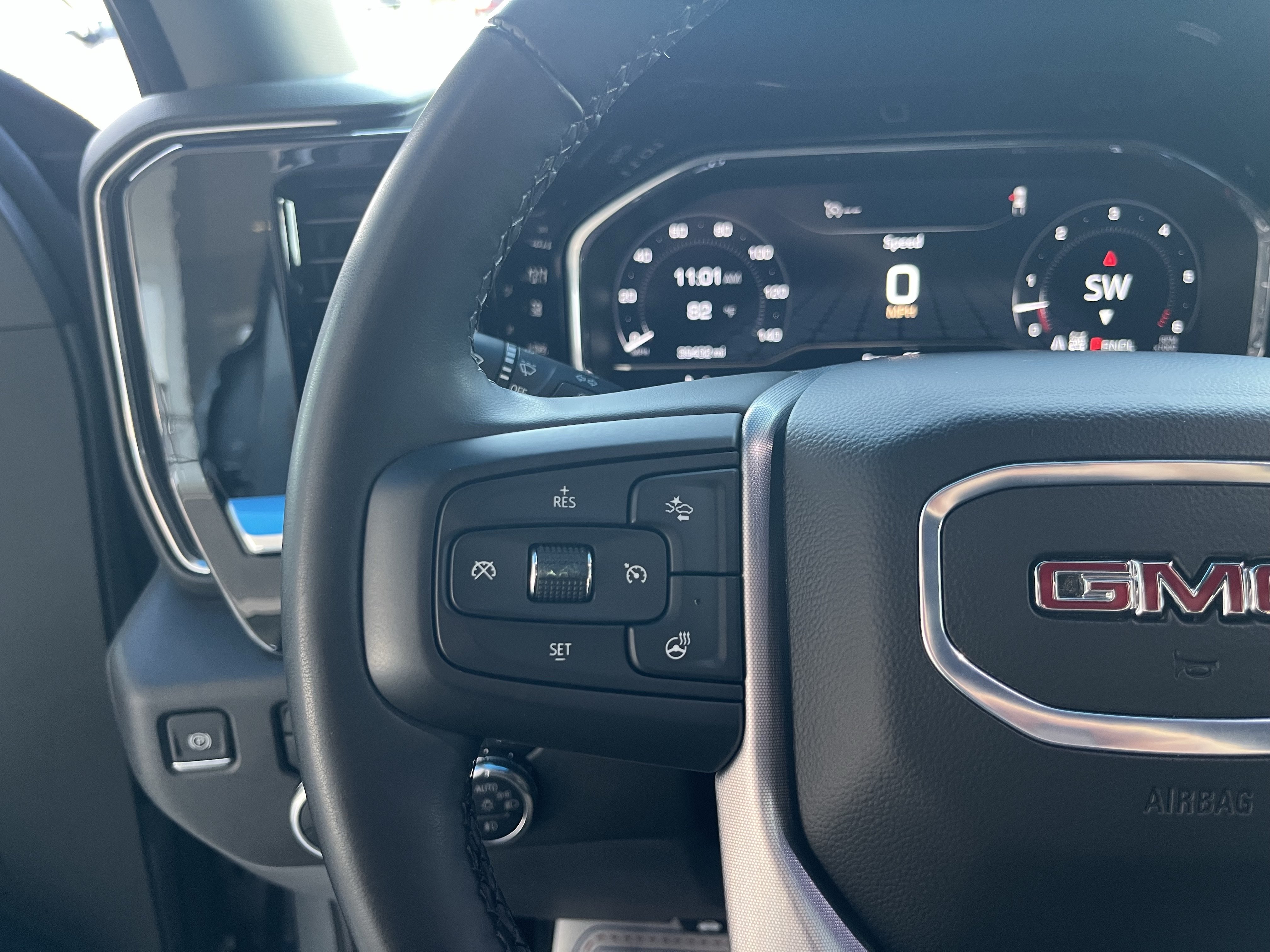 Used 2025 GMC Sierra 1500 SLT AWD/4WD image 10