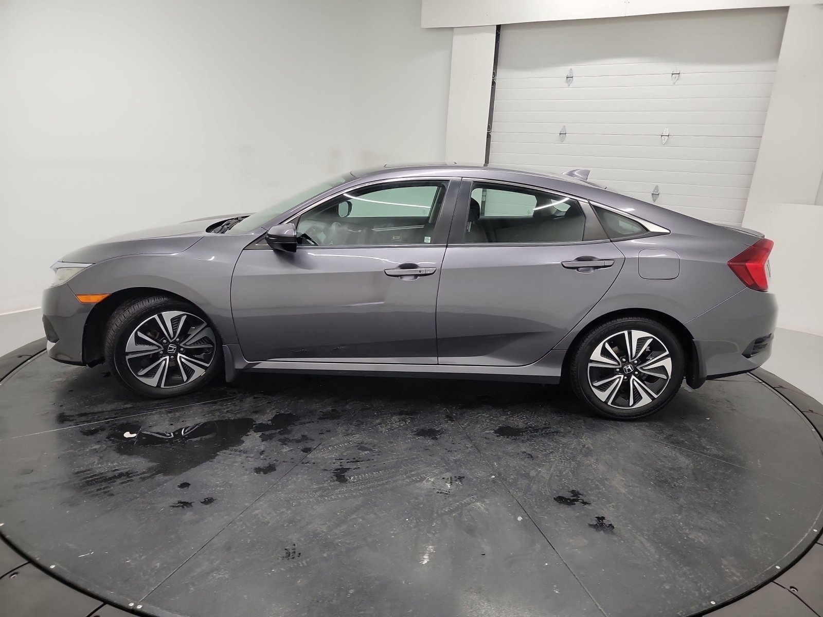 Used 2017 Honda Civic EX-T image 4