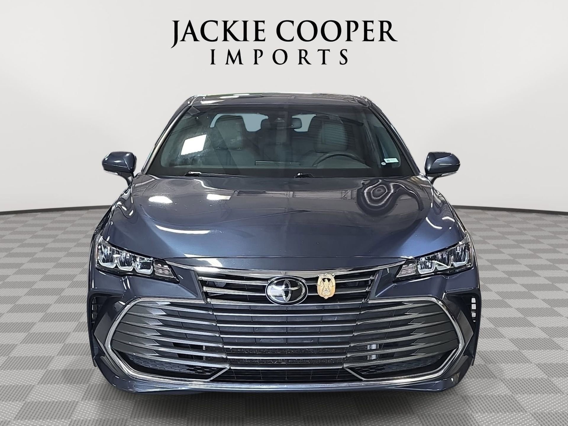 Used 2021 Toyota Avalon XLE FWD image 2