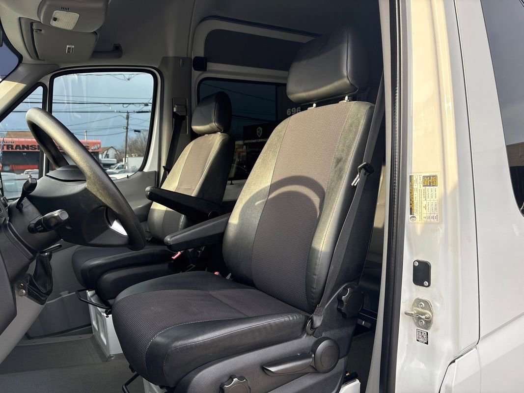 Used 2015 Mercedes-Benz Sprinter 2500 image 26