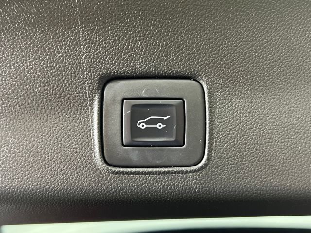 Used 2023 Chevrolet TrailBlazer RS w/ Sun and Liftgate Package image 8