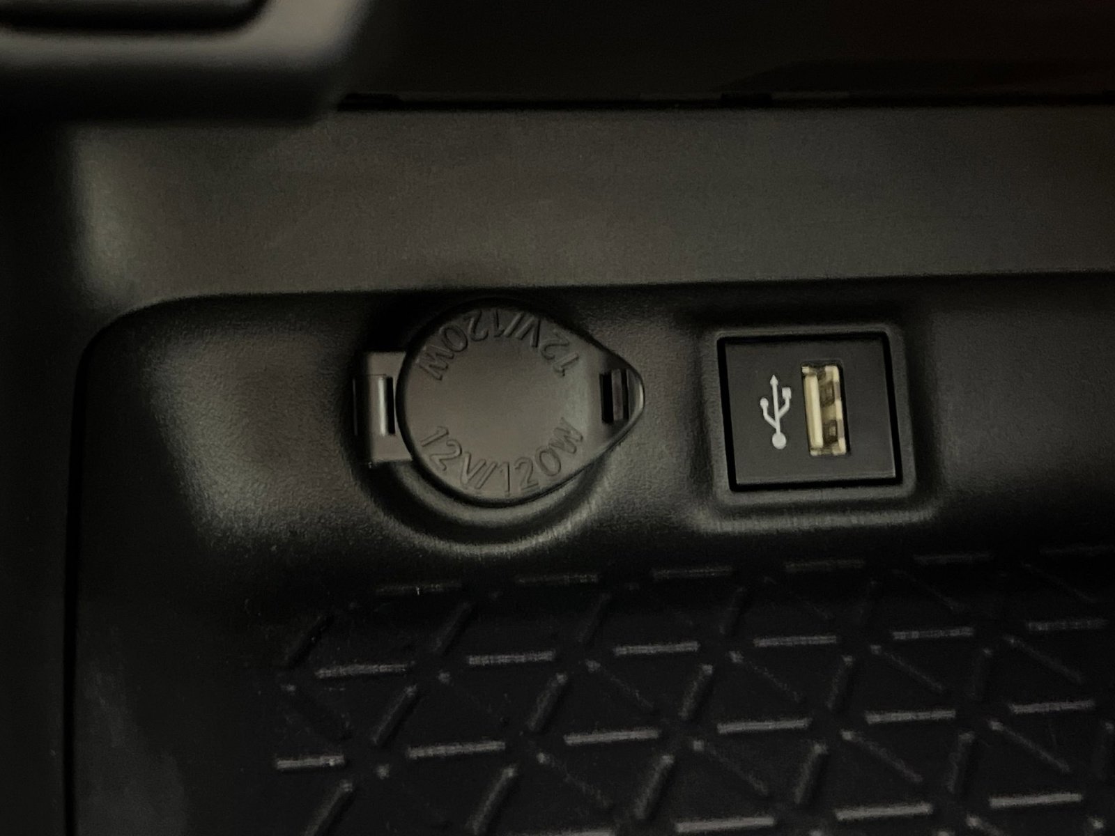 Used 2025 Toyota RAV4 XLE image 33