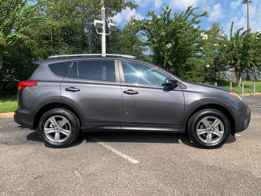 Used 2015 Toyota RAV4 XLE FWD image 2