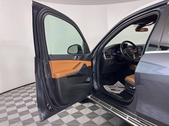 Used 2021 BMW X5 xDrive40i w/ Parking Assistance Package image 16