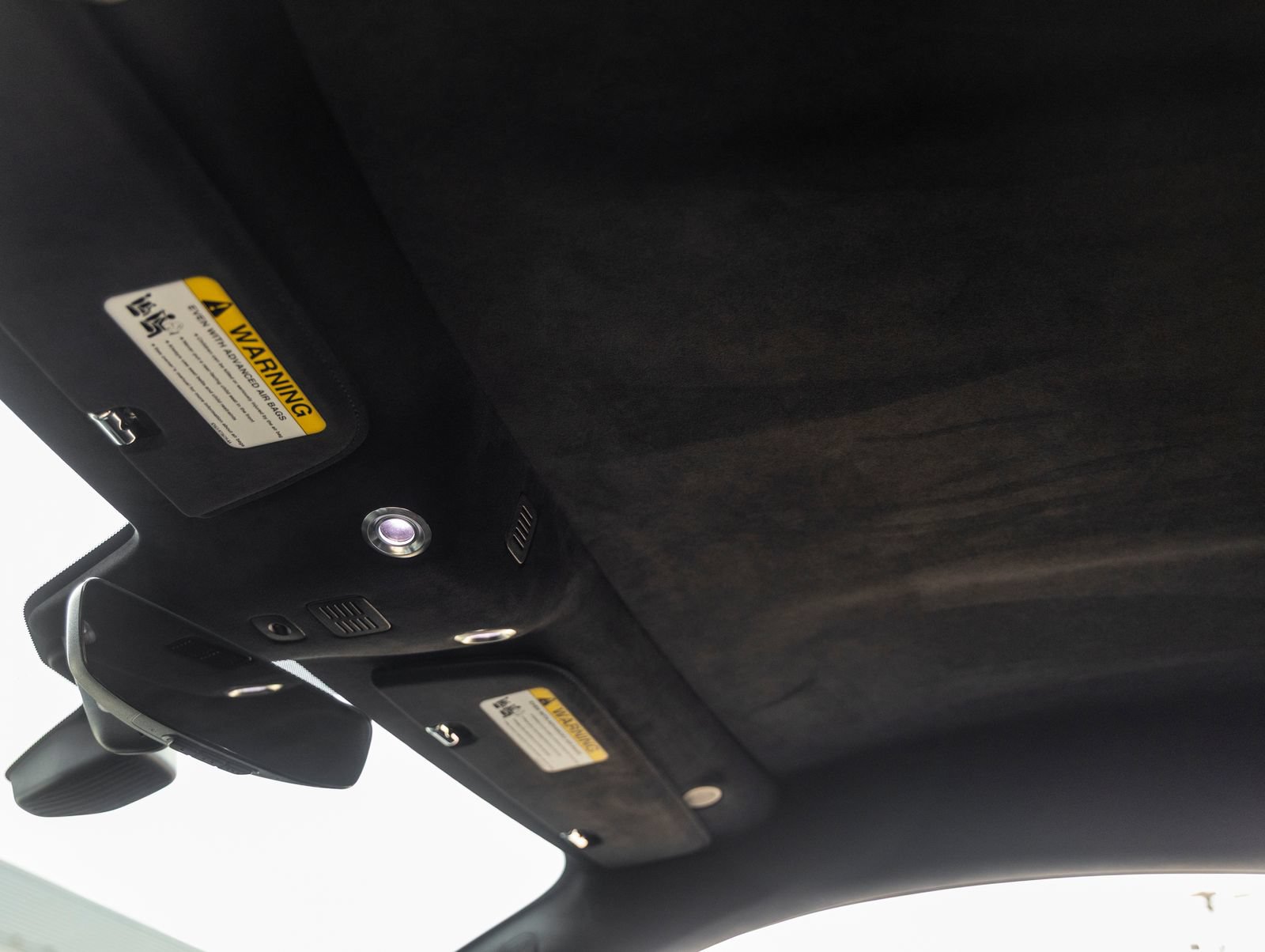 Used 2019 Aston Martin V8 Vantage Coupe RWD image 25