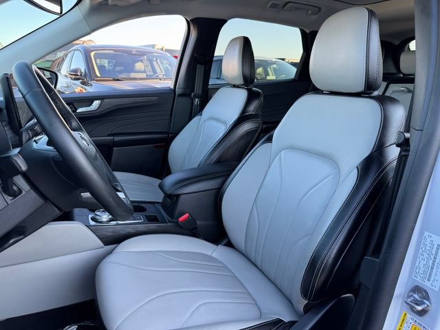 Used 2025 Ford Escape SE w/ PHEV Premium Package FWD image 14