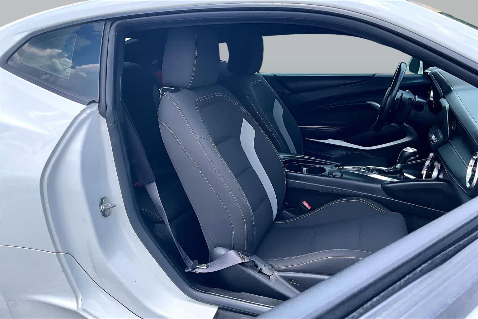 Used 2016 Chevrolet Camaro LT w/ Technology Package RWD image 9