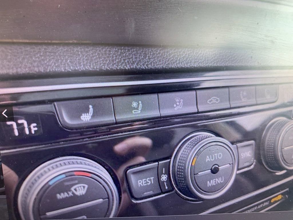 Used 2021 Volkswagen Atlas SEL Premium image 6