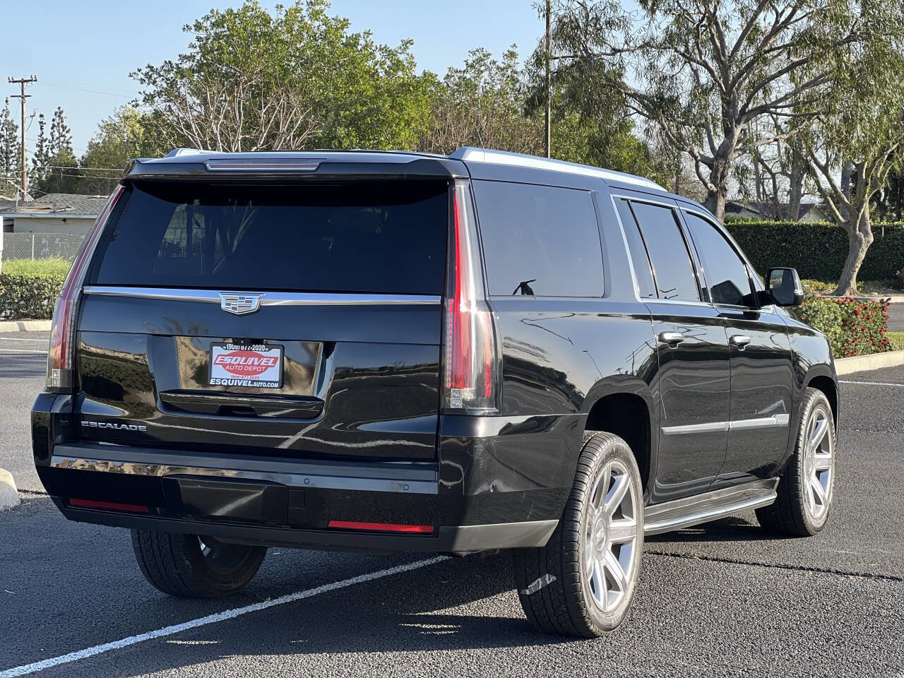 Used 2017 Cadillac Escalade ESV Luxury image 7